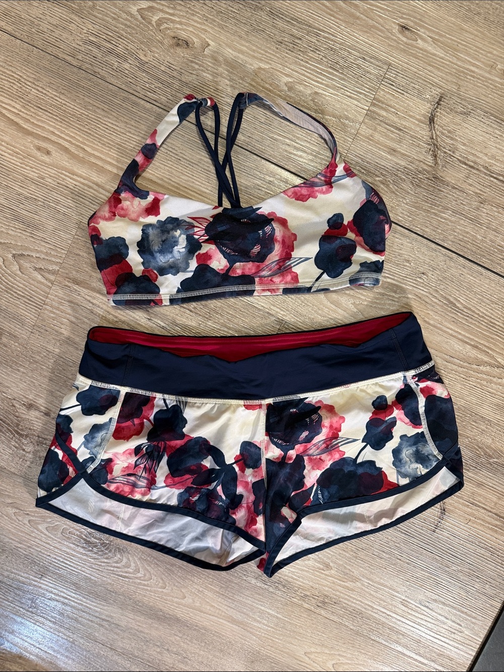 Lululemon Size 10 Matching Floral Sports Bra 3” Shorts Set